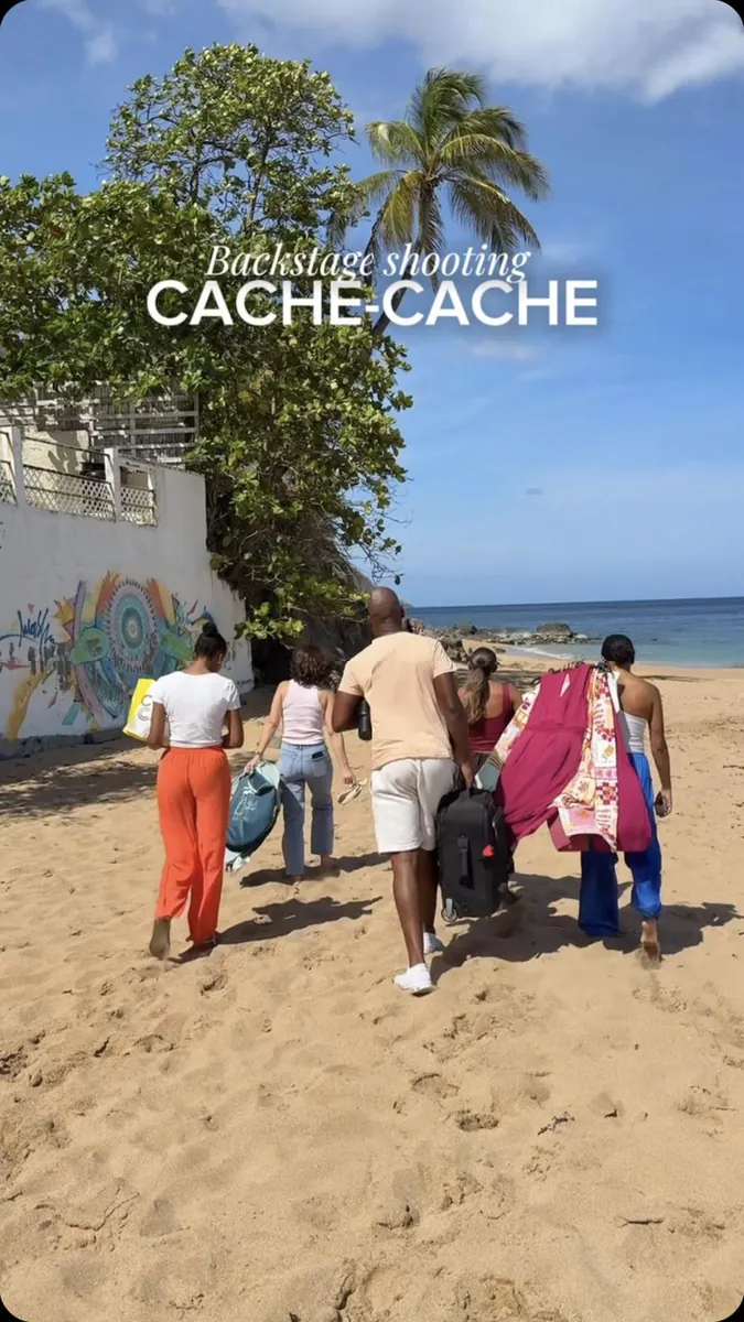 Backstage du shooting Cache Cache à la plage